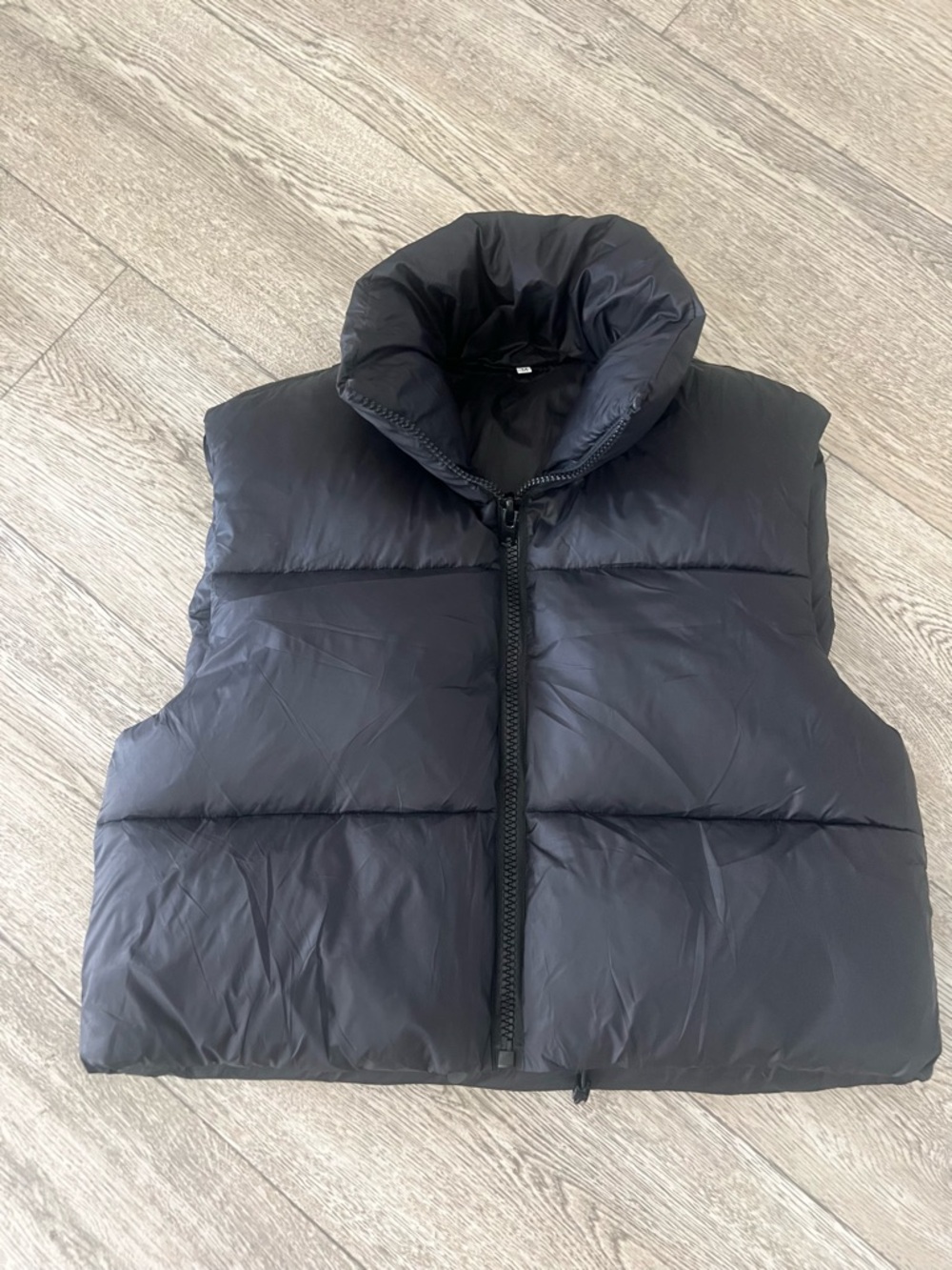 Cropped puffer vest black